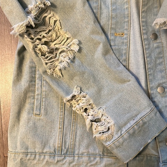 Oversized Jean jacket with pearl embellishments - Picture 3 of 5
